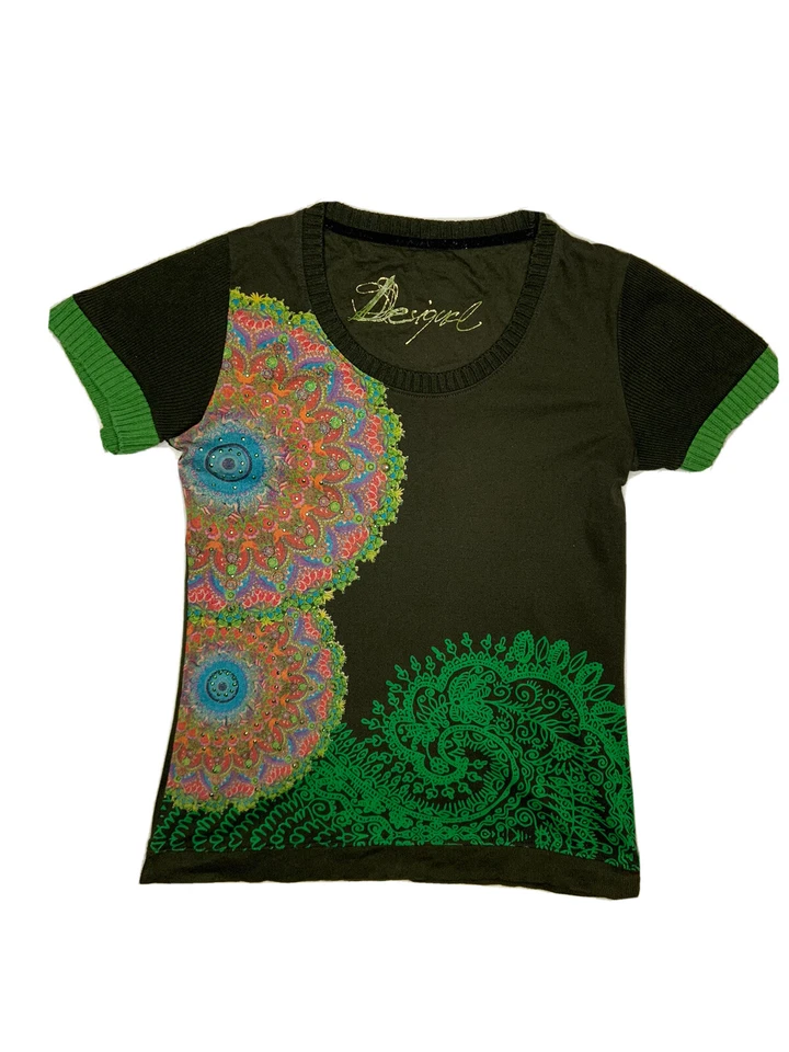 Suéter geométrico caqui manga corta Desigual para mujer talla grande Foto 1 de 4