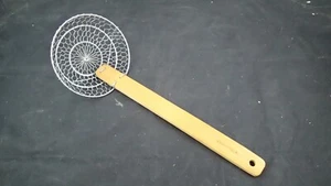 Vasconia deep fryer oil wire mesh scoop ladle with wooden handle, 13" long - Picture 1 of 4