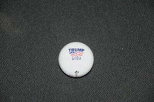 Bola de golf Trump Taylormade 2020 - Imagen 1 de 2