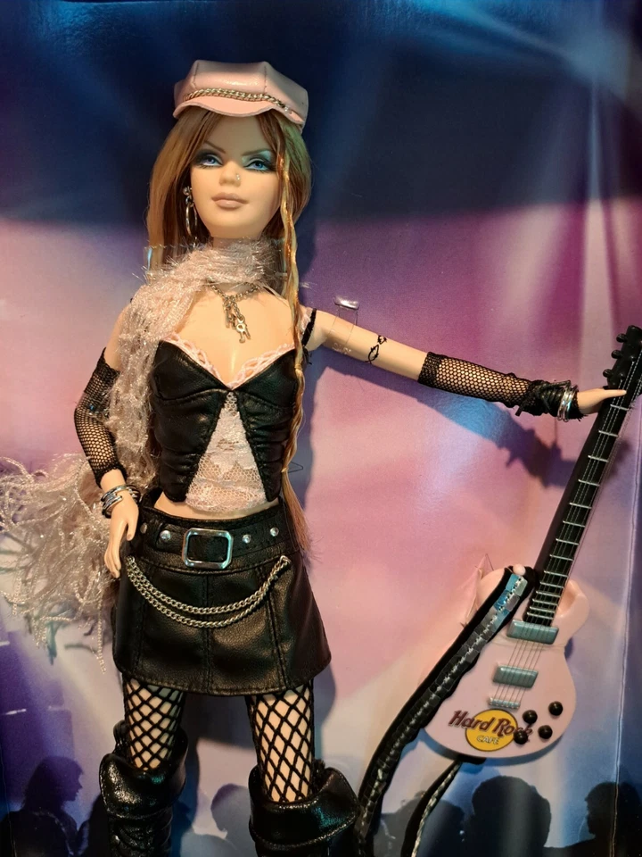 Mattel Barbie Hard Rock Cafe 2004 2ª em Série, redes de pesca, tatuagem, anel de nariz Novo Na Caixa - Imagem 1 de 4