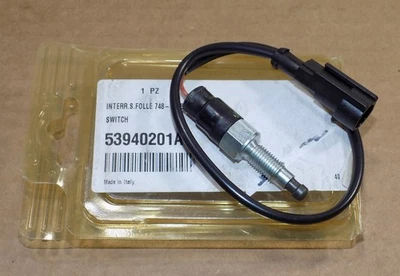 Interruptor de luz neutra Ducati 748 851 888 916 Monster 900SS EARLY OE 53940201A Foto 1 de 3