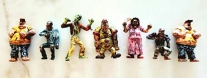 Zombie Planet 2" Set di 7 statuette giocattolo Walking Dead like Characters Topper per torte - Foto 1 di 10