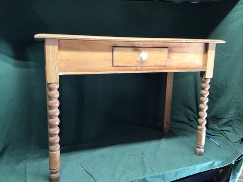 antique english pine side table Country Look Imported 1984 From Cotswold Farm Cover