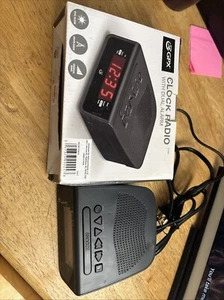 GPX Dual Alarm Clock AM/FM Radio with Red LED Display - Picture 1 of 6