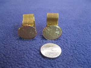 Gemelos de brote ovalados enchapados en oro elegantes iniciales D I S CH16 - Imagen 1 de 4