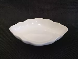 BOMBONIERA MATRIMONIO CIOTOLINA IN CERAMICA BIANCA CIOTOLA OFFERTA STOCK CONF - Bild 1 von 2