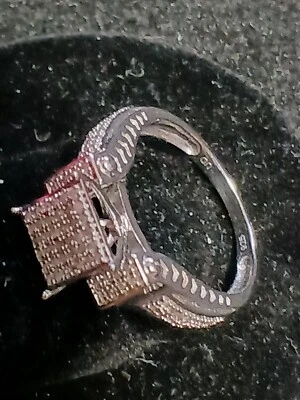 Anillo de oro blanco sobre plata de ley con diamante de 0,25 CTW. Talla 7, casi incoloro Foto 1 de 4