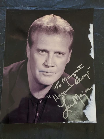 LEE MAJORS Six Million Dollar Man Signed Autographed Photo 8.5 x 11. *READ** Cover