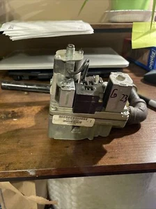 Furnace Gas Valve White Rodgers 36E55 218 - Picture 1 of 4