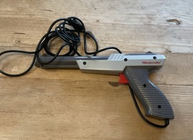 Nintendo NES Zapper Light Gun / Grey In Colour (UNTESTED) NES-005 