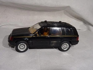 majorette Jeep Grand Cherokee 1995 1:18 Farbe schwarz - Bild 1 von 11