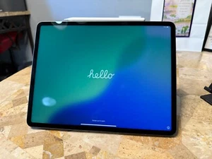iPad Pro 12.9 5th Gen M1 & 128GB Storage w/ Folio & Apple Pencil 2 - Bild 1 von 5