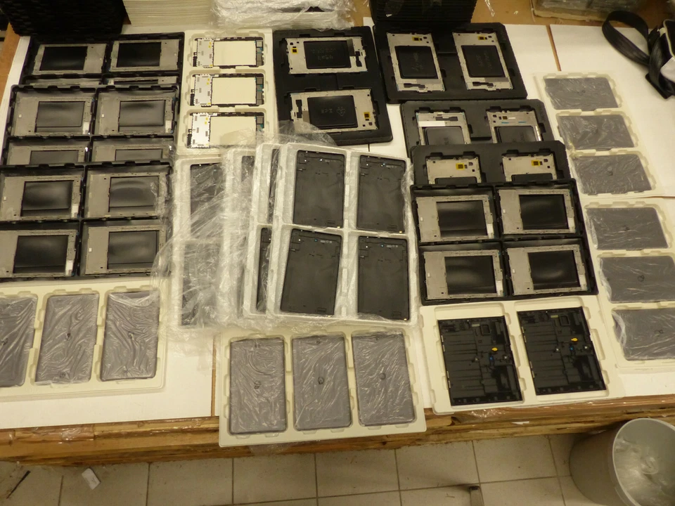 Restposten 61x Handy Tablet Ersatzteile Spare Parts Original Alcatel Teile - Bild 1 von 4