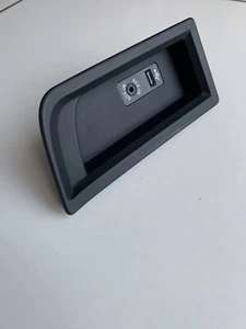 BMW USB/Aux Socket for F01 F10 f20 F30 9207358 - Picture 1 of 11