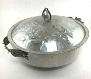 1950's Hammered Aluminum Lidded Serving Dish Tulip Design With Flower Knob VTG - Picture 1 of 7