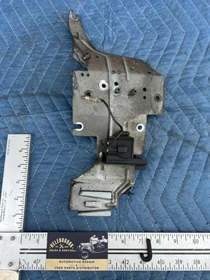 1992-1995 Volvo 940 740 Diagnostic Ports & Power Steering Jug Bracket OE #3281EM - Image 1 of 4