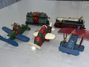 Juego de 5 adornos navideños vintage de madera para avión (3) y tren (2) - Imagen 1 de 7