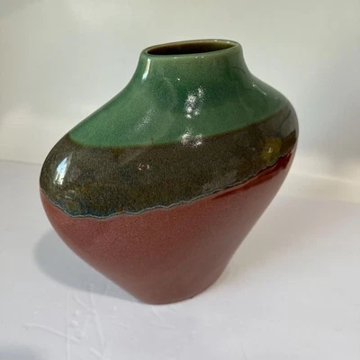 Vaso de cerâmica esmalte tricolor vintage formato de bulbo estreito ferrugem, verde, azul  - Imagem 1 de 4