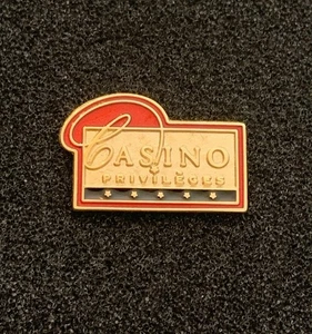 Casino Privileges Loto Quebec Canada Gold Tone Metal Gambling Lapel Pin - SP3 - Picture 1 of 3