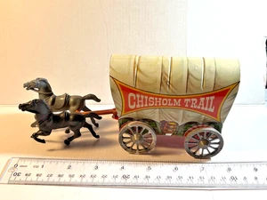 Vintage 1950er US Metallspielzeug Chisholm Trail Blech Planwagen und zwei Pferde Team. - Bild 1 von 4