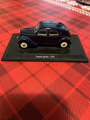 MODELLINO AUTO LANCIA APRILIA 1937 BLU - EDICOLA - SCALA 1:43 BASETTA - Immagine 1 di 4