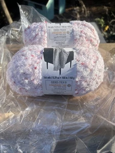 Gemütliches Boucle Garn.. Kirschtorte Schlaufen und Fäden 2 Stück - Bild 1 von 9