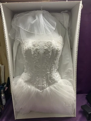 Preserved Oleg Cassini White beads Tulle Davids Bridal SZ 2 Style# 9004 - Image 1 of 4