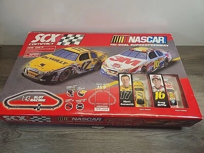 SCX Compact Nascar Tri-Oval Speedway 1:43 Slot Racing Set M Kenseth G Biffle - Image 1 of 4