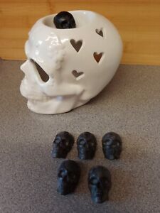 skull wax burner very large with 6 wax melts 12hrs each -black coconut