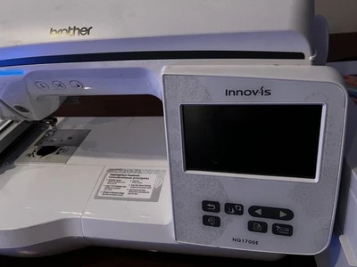 Máquina de bordar Brother NQ1700E  Foto 1 de 4