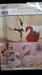 Simplicity 7927 Large & Small Decorative Swans Pattern by Kalico Kastle - Imagen 1 de 2