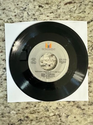Willie Nelson & Dolly Parton - Everything's Beautiful 45 RPM, Monument, 1982, UC - Image 1 of 2