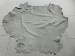 Lammfell Lederhaut hellgrau rustikal genarbte Struktur leicht matte Oberfläche - Bild 1 von 4