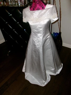 Wedding WHITE Satin Long Lined Grown bow/ back tie GOWN/DRESS - Image 1 of 4