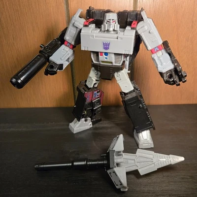 Transformers WFC Earthrise Custom Megatron - Image 1 of 4