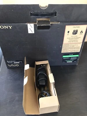 Sony VAIO PCG-71312L Intel Core i3-330M 2.13GHz 4GB RAM 500 GB HDD Windows 10 - Image 1 of 4