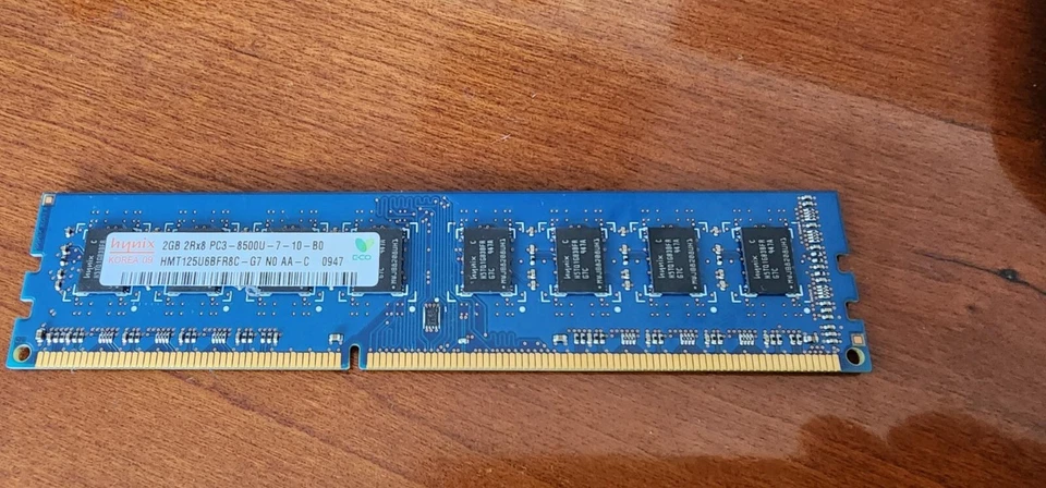 Hynix 2 GB SO-DIMM 1066 MHz PC3-8500 DDR3 Memory (HMT125S6BFR8C-G7) - Image 1 of 1