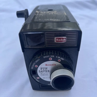 Cámara de película Kodak Brownie Fun Saver 8 mm manivela vintage años 60 sin probar Foto 1 de 4