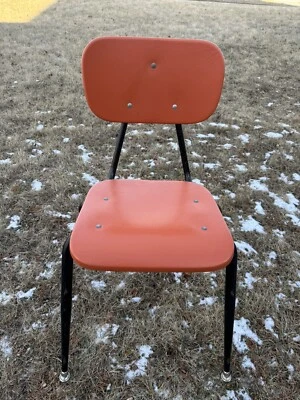 Silla Escolar Infantil Vintage Naranja MCM PLASTIC Patas Acero Foto 1 de 4