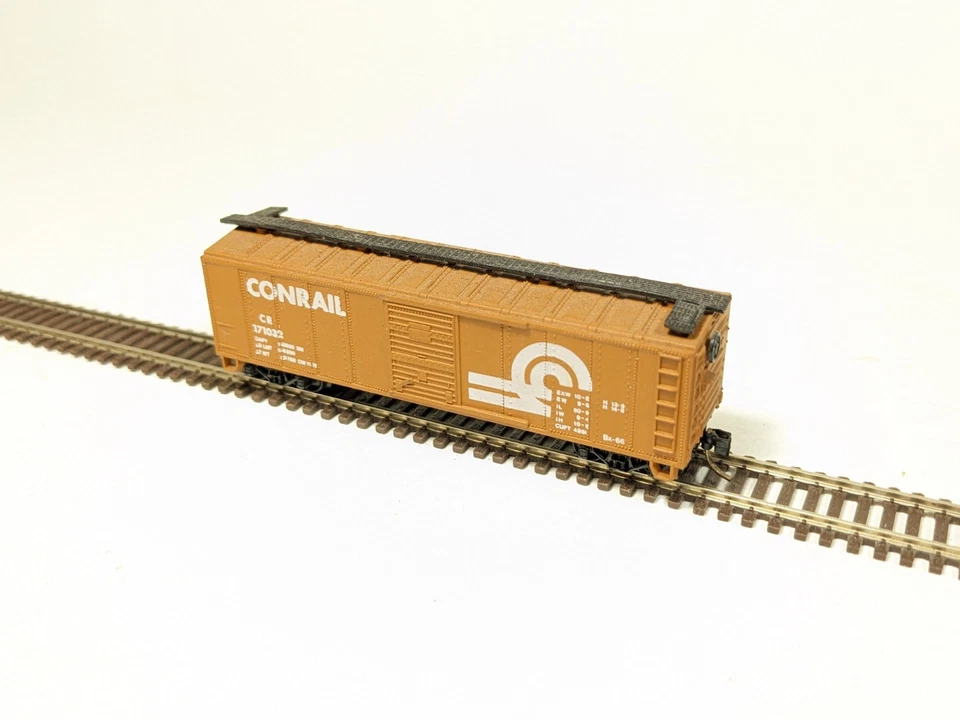 Model Power N Scale 40’ Boxcar Conrail #171032 Brown Kadee Cups USED: Excellent - Image 1 of 4