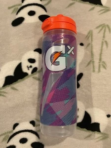 Botella de agua Gatorade 30 OZ GX Squeeze Glitched Berry púrpura deporte gimnasio entrenamiento - Imagen 1 de 4