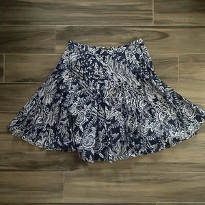 Tommy Bahama Skirt Size 8 Blue & White Floral Swing Cotton Silk - Picture 1 of 6