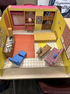 vintage barbie dream house 1960s - preowned comes as seen - Picture 1 of 24