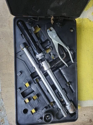 Kit de herramientas Mitsubishi Pajero MK2 Foto 1 de 2