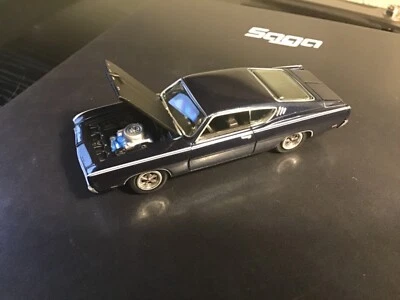 Johnny Lightning Muscle Cars negro 1969 Ford Torino Talladega neumáticos de banda de rodadura de goma Foto 1 de 4