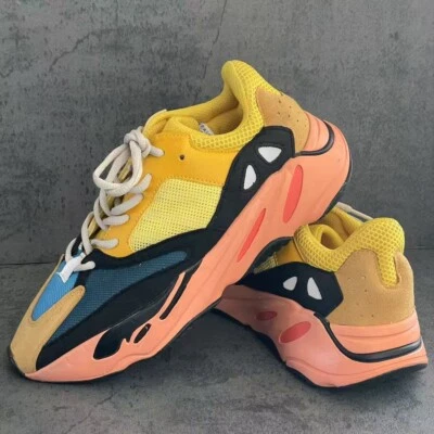 Tênis masculino 9.5 Adidas Yeezy Boost 700 Sun GZ6984 amarelo Kanye West Donda RARO - Imagem 1 de 4