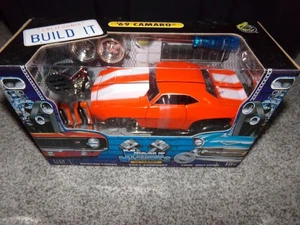 1/24  MUSCLE MACHINES BUILD IT  1969 CAMARO MODEL KIT ORANGE - Picture 1 of 4