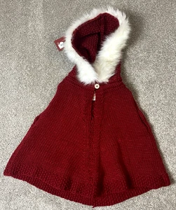 The Blueberry Hill roter Pullover Cape weiß Fell gefüttert Kapuze 2-4 Jahre Neu mit Etikett Urlaub - Bild 1 von 6
