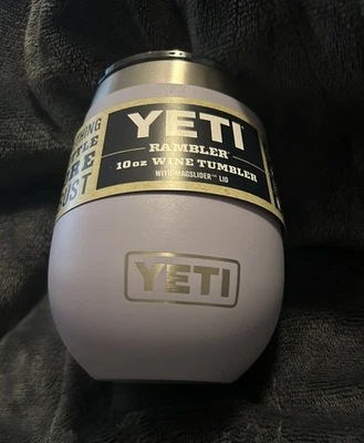Vaso de vino YETI 10 oz con tapa deslizante magnética - lila cósmica (color descontinuado) Foto 1 de 3