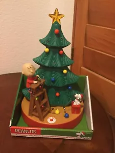 NUOVO Pezzo da Tavolo Animato Arachidi Charlie Marrone Decorazione Albero di Natale RARO - Foto 1 di 2
